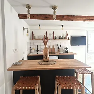  Appartement Place Aux Huiles France